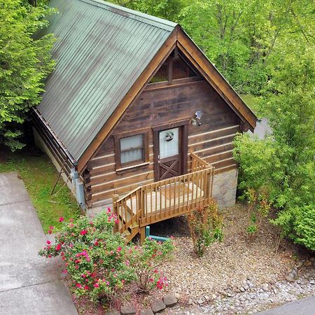 Cozy Cabin! Hot Tub, King Bed, Fireplace, & Pool Гатлінбург Екстер'єр фото